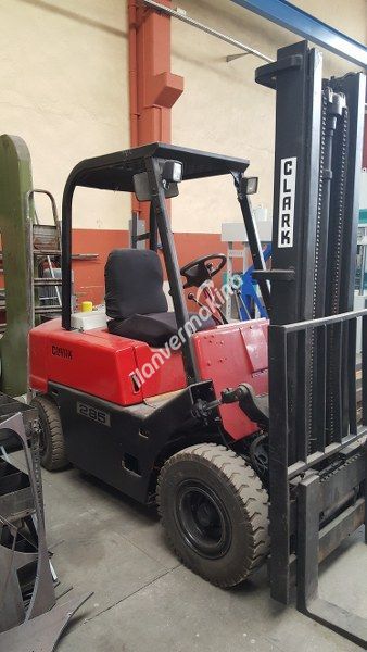 3 Ton Benzinli Clark 285 Marka Forklift