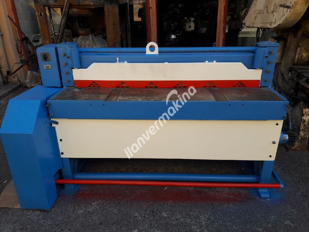 Durmazlar 1300 x 3 mm. Giyotin Makas