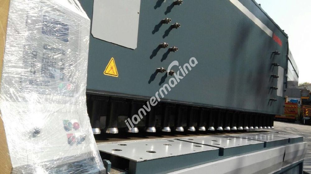 2007 MODEL DURMAZLAR VS - 4020 20 mm CNC GİYOTİN