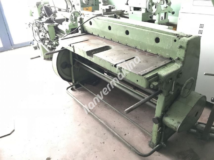 BAYKAL 1260 x 2.5 MM KAPASİTELİ MOTORLU GİYOTİN MAKAS