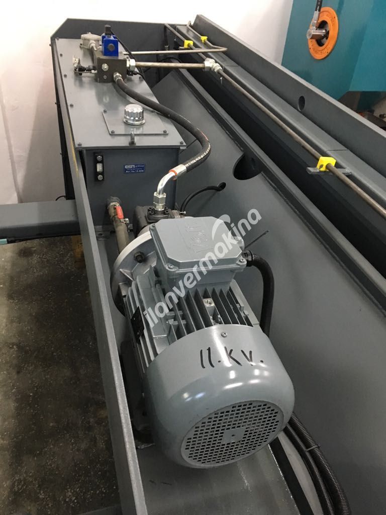 TOSKAR 3 METRE 6 MM GİYOTİN MAKAS - SIFIR