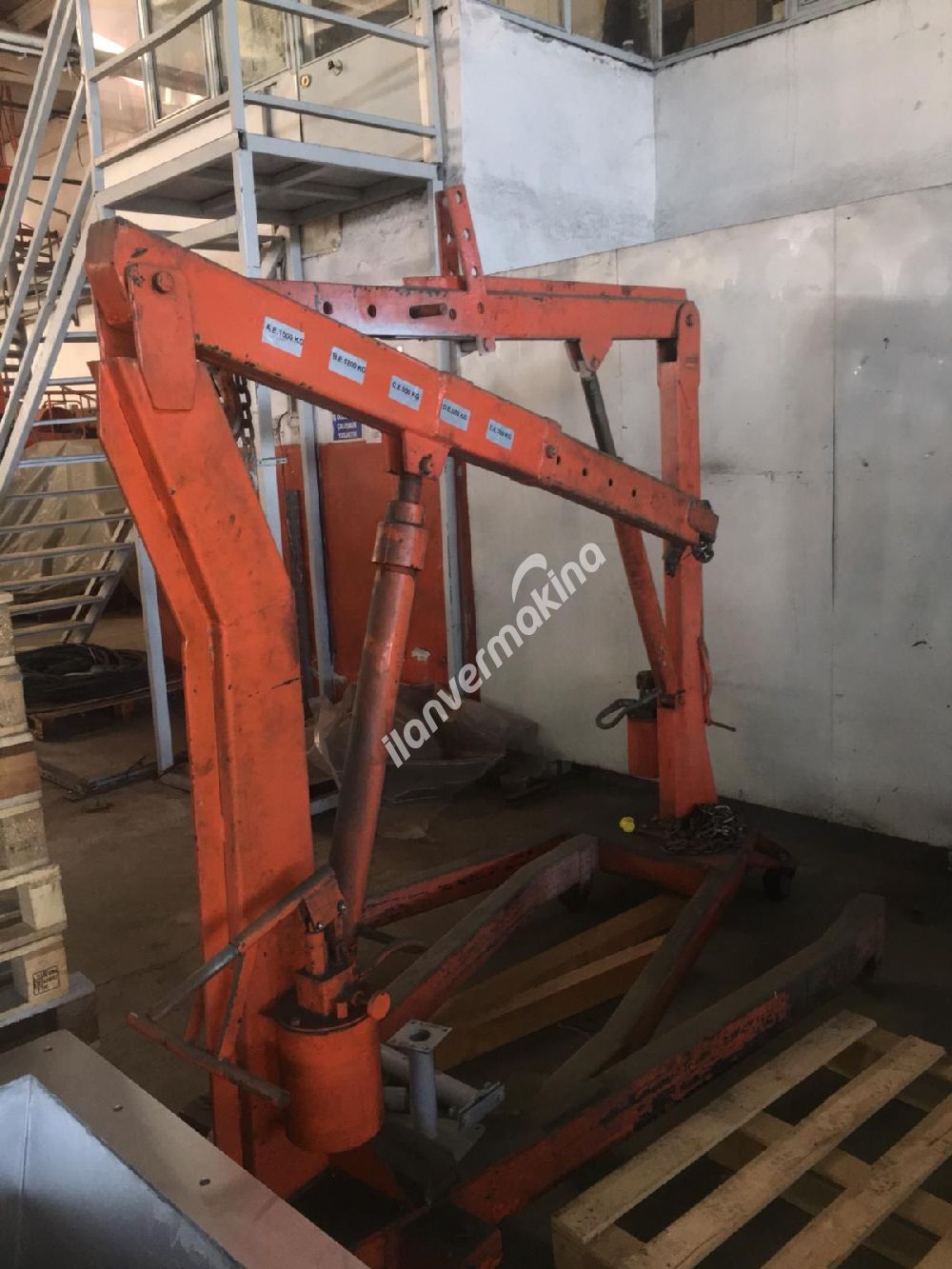 3 AYAKLI HİDROLİK VİNÇ