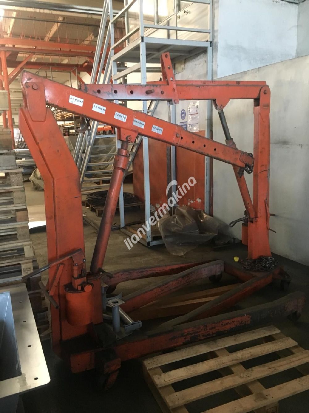 3 AYAKLI HİDROLİK VİNÇ