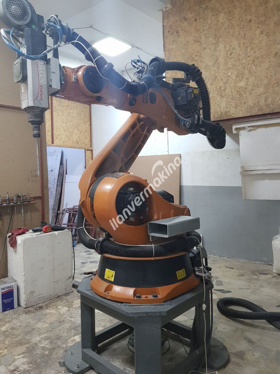KR-210 Kuka Robot