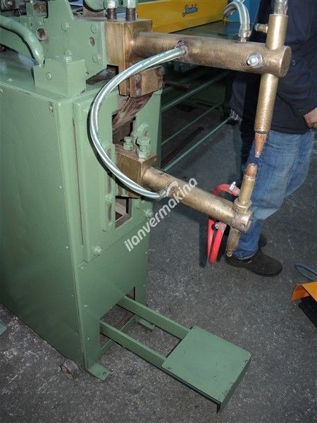 SATILIK 40 KVA SAVAŞ MARKA PUNTA KAYNAK MAKİNASI