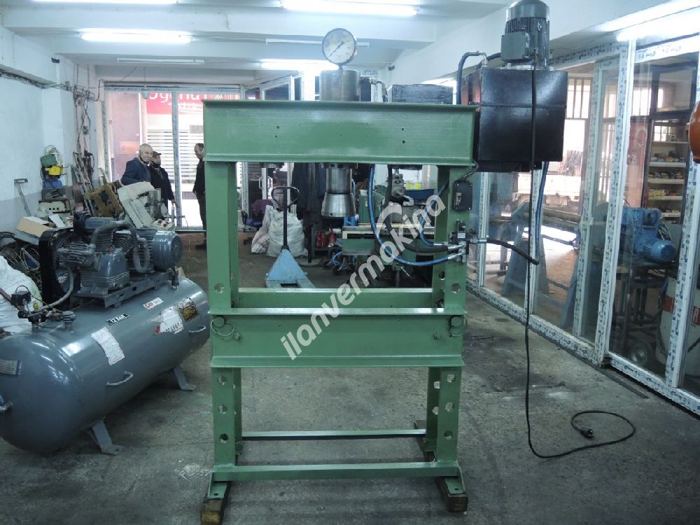 60 TONLUK HİDROLİK PRES