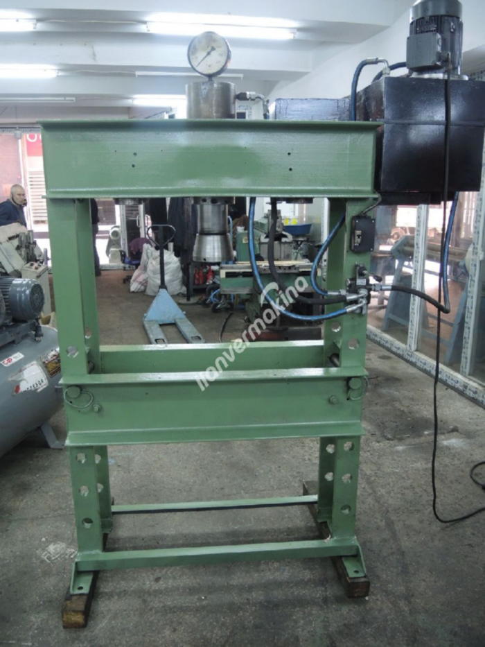 60 TONLUK HİDROLİK PRES