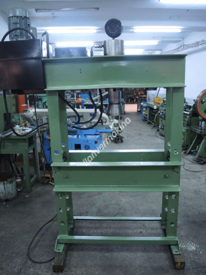 60 TONLUK HİDROLİK PRES