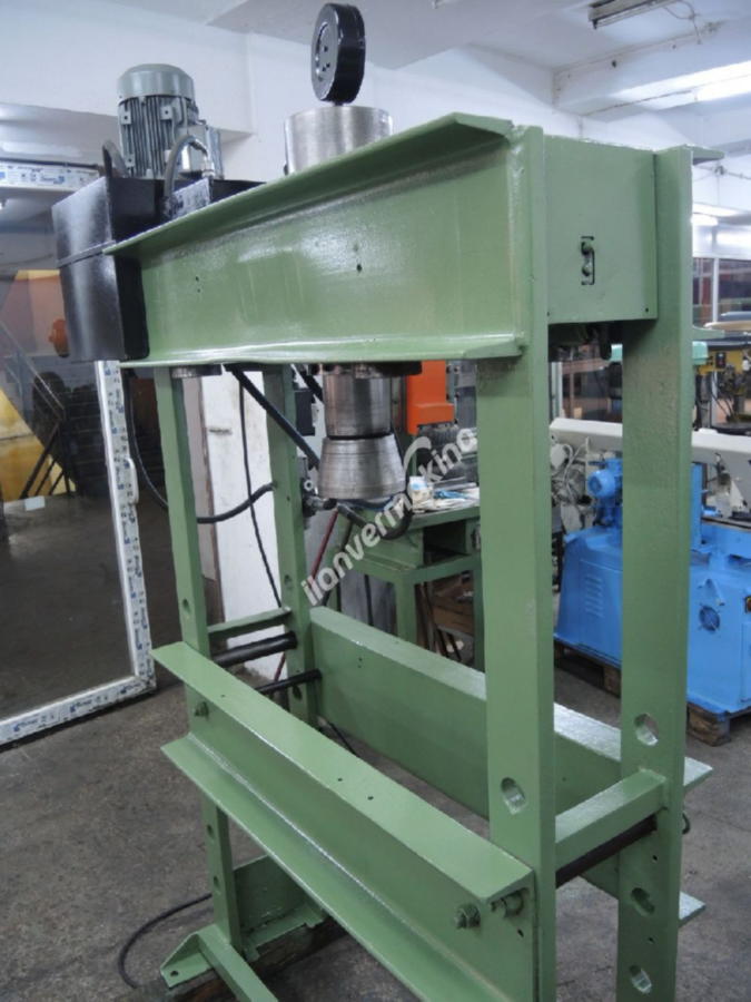 60 TONLUK HİDROLİK PRES