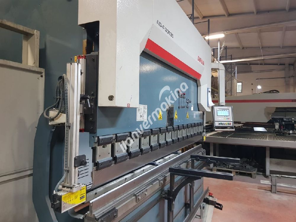 Durmazlar AD-R 30135 Abkant Pres 3 metre-135 ton 6mm.