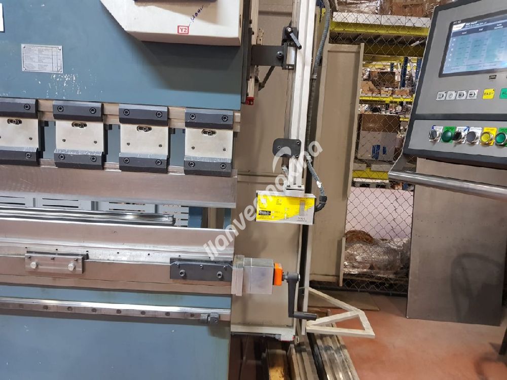 Durmazlar AD-R 30135 Abkant Pres 3 metre-135 ton 6mm.