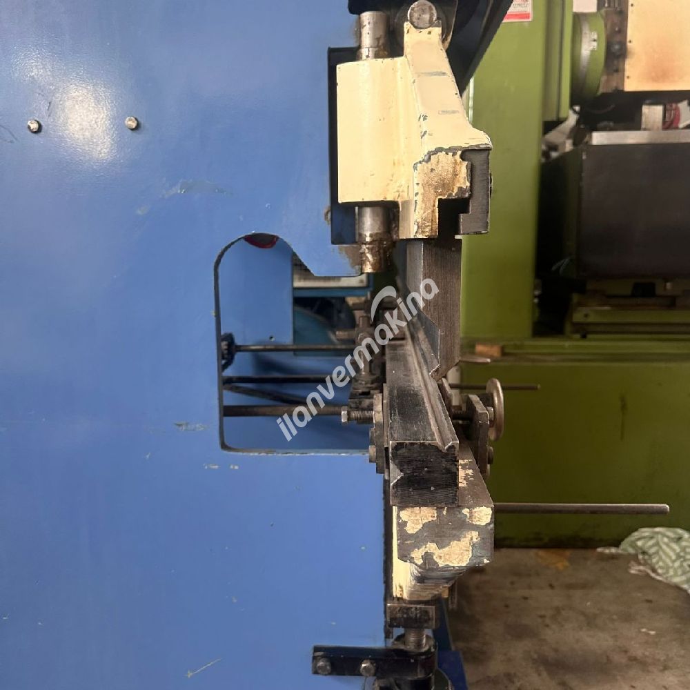 ÖZMAK MARKA 1300X1.5MM HİDROLİK ABKANT PRES