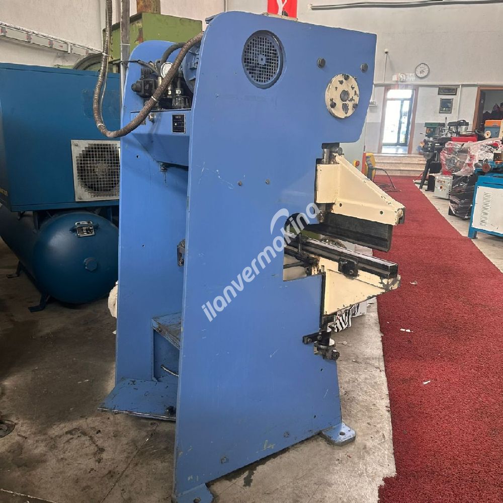 ÖZMAK MARKA 1300X1.5MM HİDROLİK ABKANT PRES