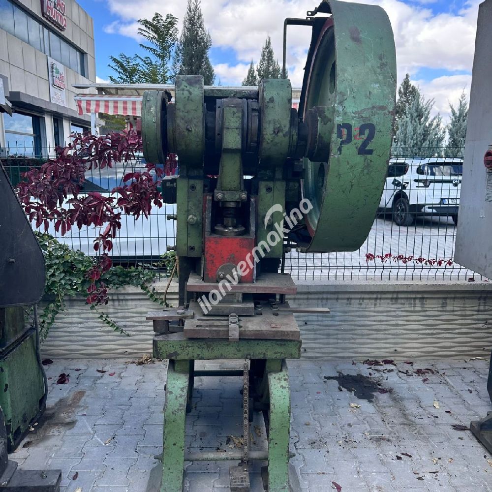 40 TON DÖKÜM GÖVDE EKSANTRİK PRES