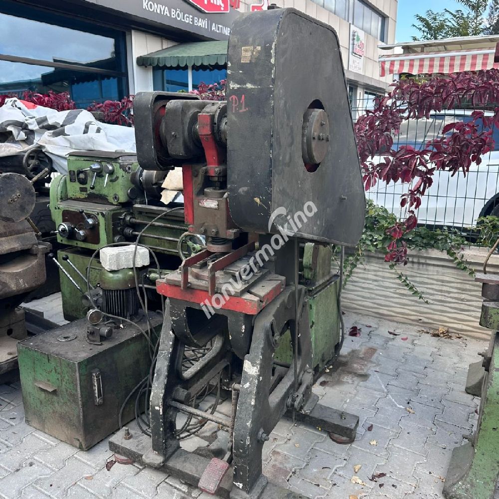 DİRİNLER MARKA 15 TON DÖKÜM GÖVDE EKSANTRİK PRES