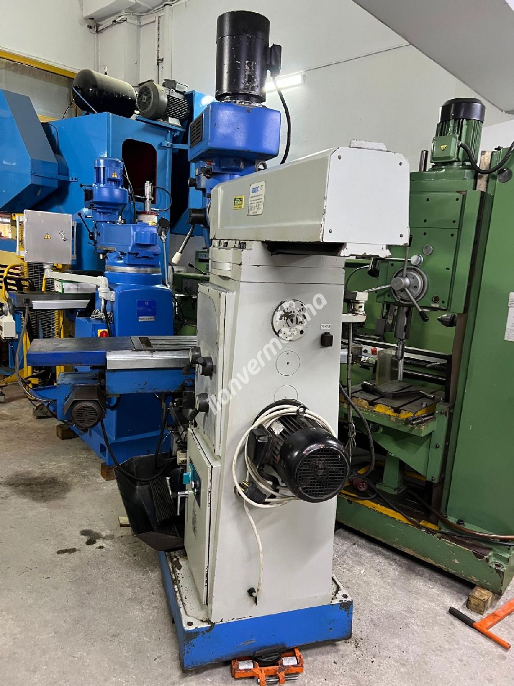 Hunter XL6336 - 6 Numara Göbekten Milli Kalıpçı Freze Dijitalli