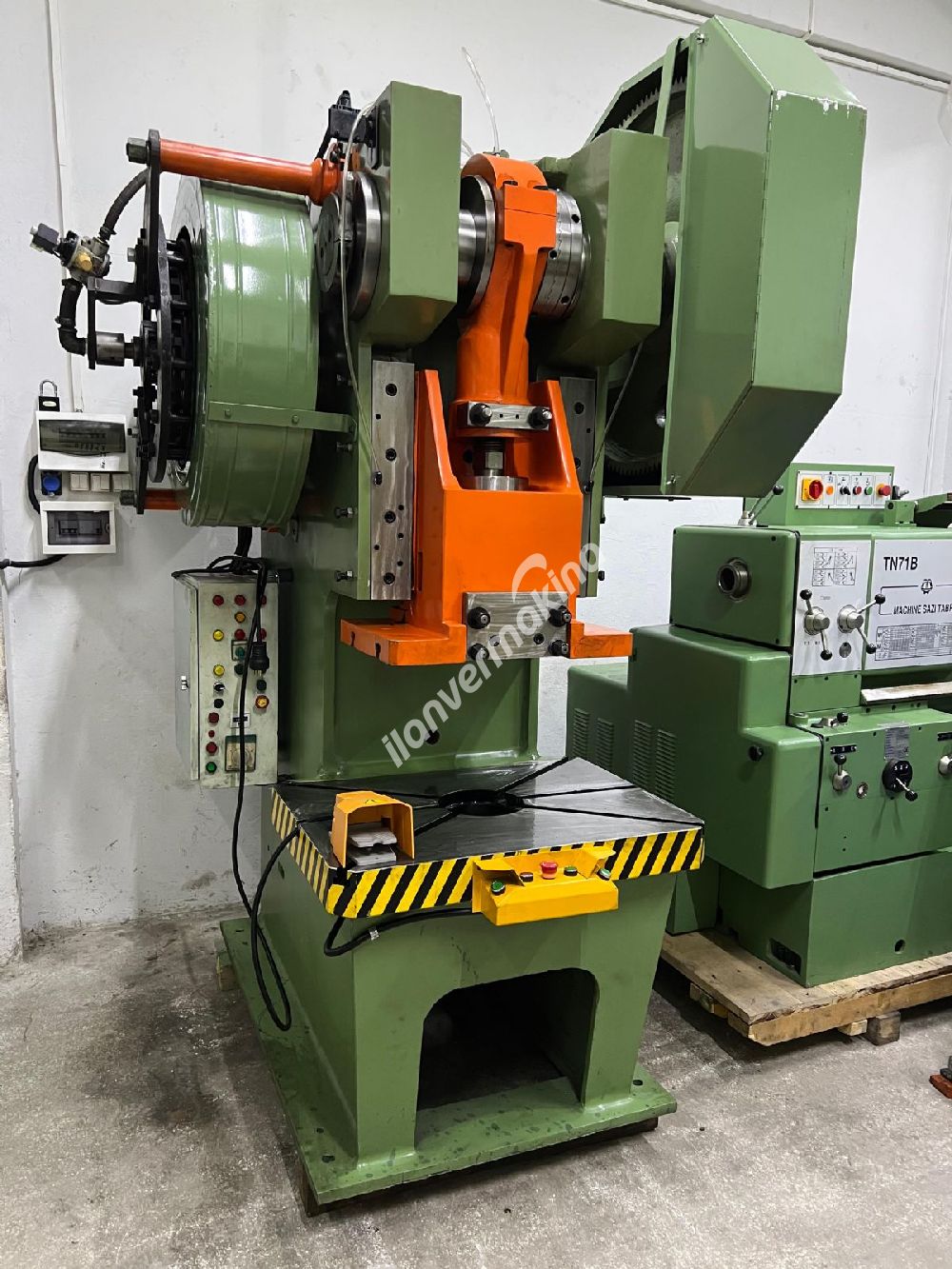 125 Ton Hava Kavramalı Eksantrik Pres V Kızak