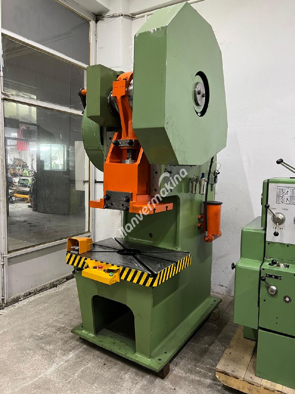 125 Ton Hava Kavramalı Eksantrik Pres V Kızak