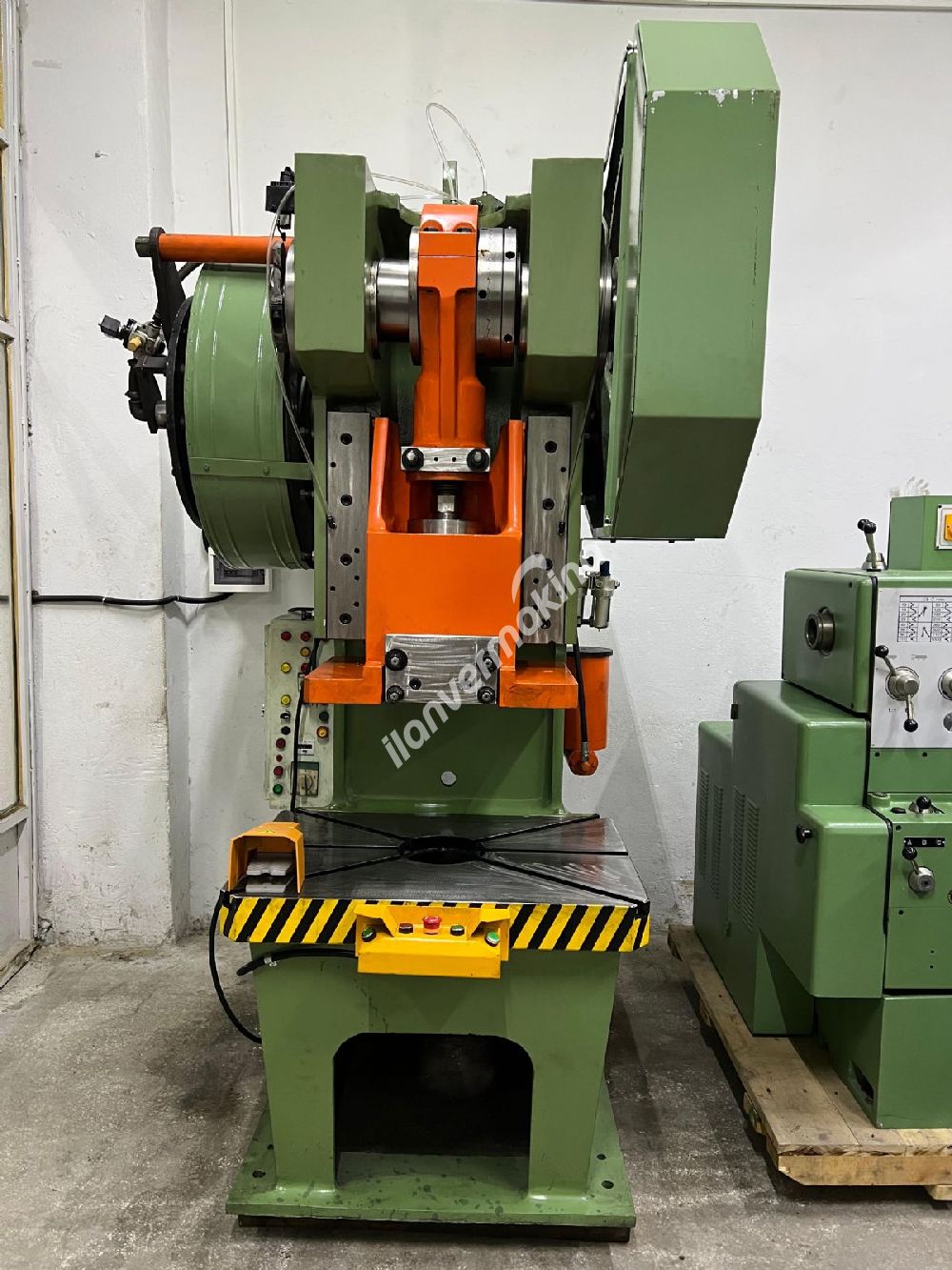 125 Ton Hava Kavramalı Eksantrik Pres V Kızak