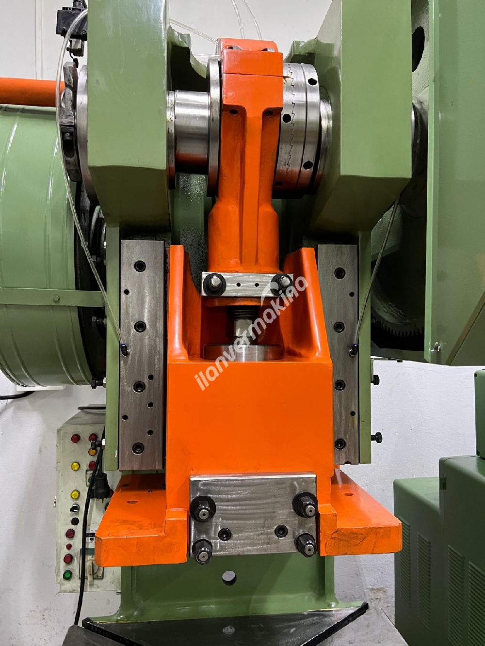 125 Ton Hava Kavramalı Eksantrik Pres V Kızak