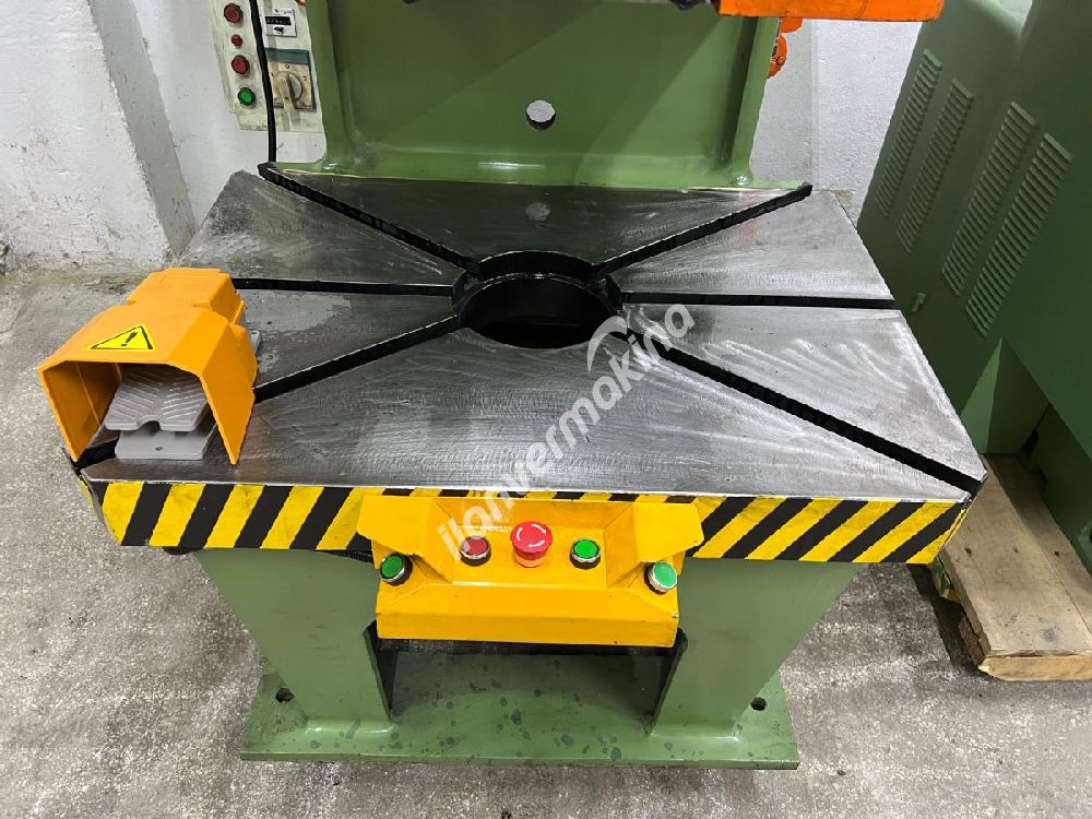 125 Ton Hava Kavramalı Eksantrik Pres V Kızak