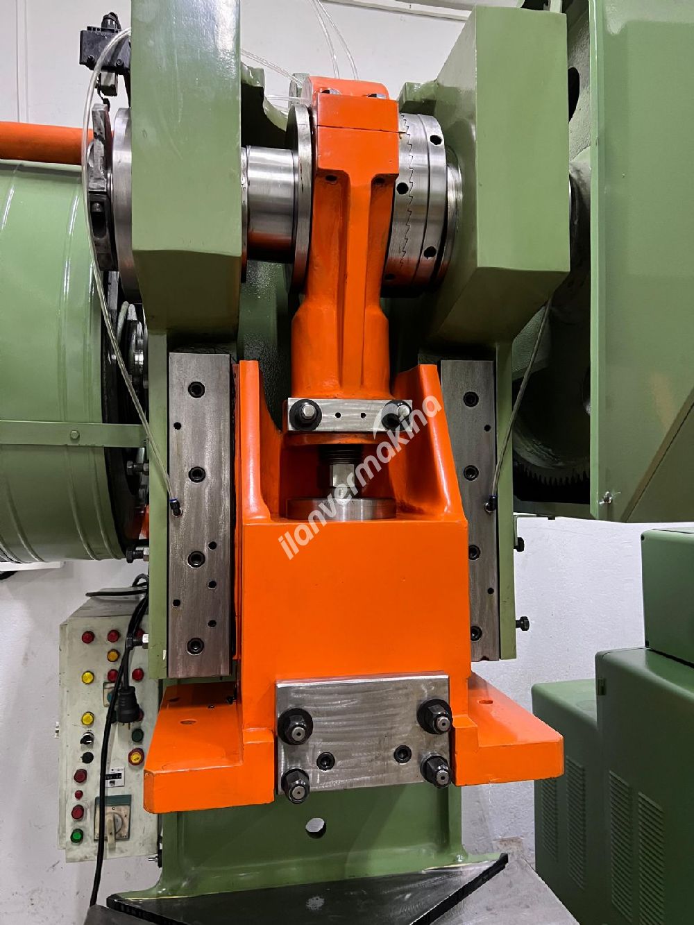 125 Ton Hava Kavramalı Eksantrik Pres V Kızak