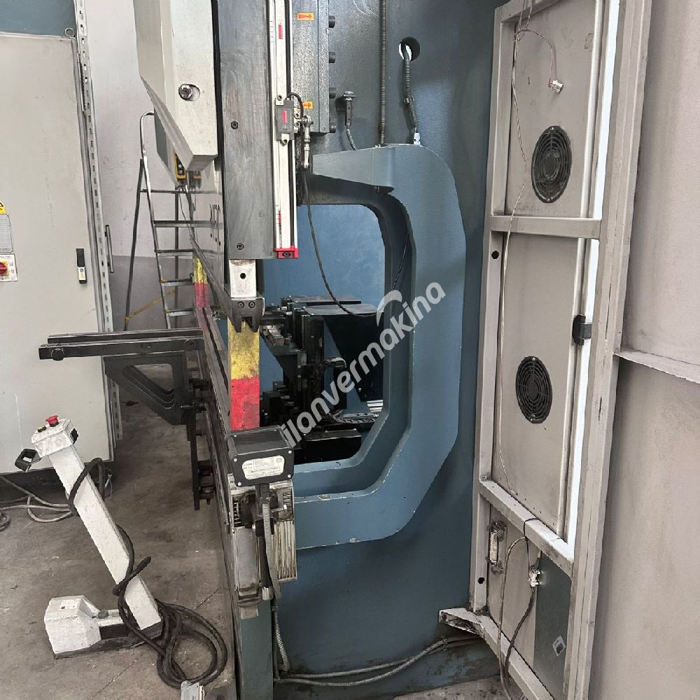 DURMA MARKA 3X135 TON 8 EKSEN CNC HİDROLİK ABKANT PRES