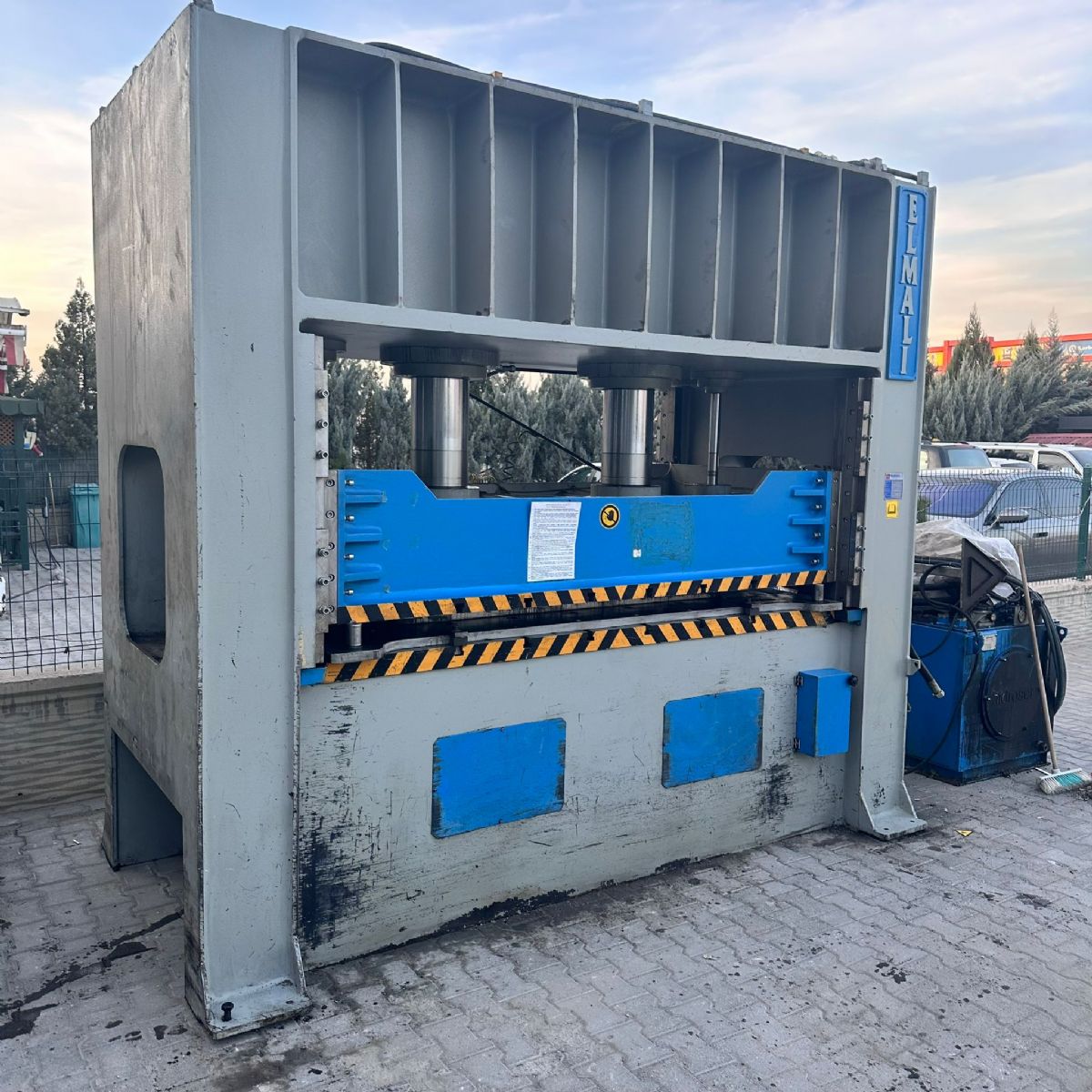 ELMALI MARKA 400 TON HİDROLİK SIVAMA PRESİ