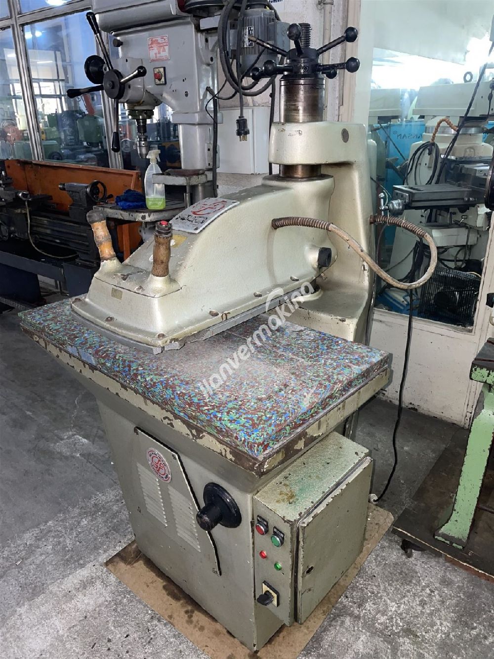 HİDROLİK GEZER KAFALI KESİM PRESİ 15 TONLUK