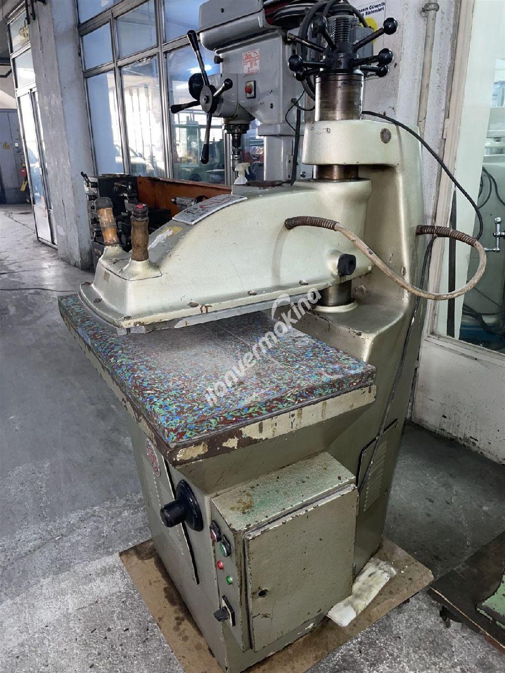 HİDROLİK GEZER KAFALI KESİM PRESİ 15 TONLUK