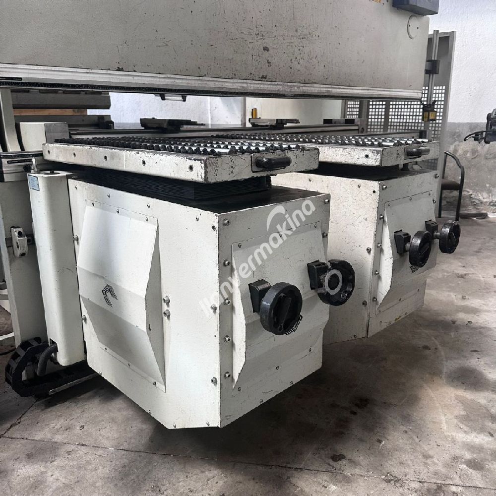 MVD MARKA 3 X120 TON 8 EKSEN CNC HİDROLİK ABKANT PRES