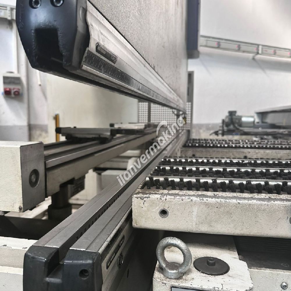 MVD MARKA 3 X120 TON 8 EKSEN CNC HİDROLİK ABKANT PRES