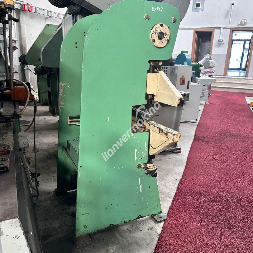 ÖZMAK MARKA 125X1.5MM HİDROLİK ABKANT PRES