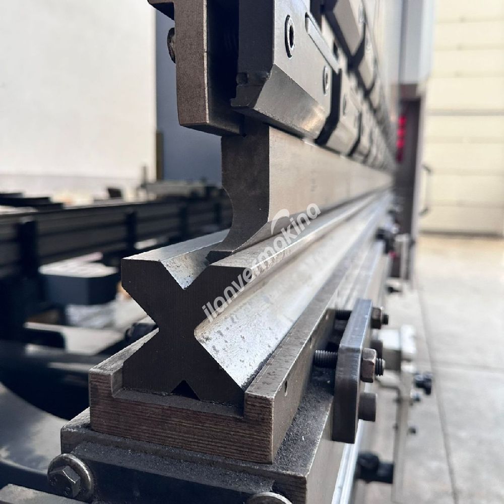 UMS 3X220 TON CNC ABKANT & 3X10 MM AÇI AYARLI CNC MAKAS TAKIM