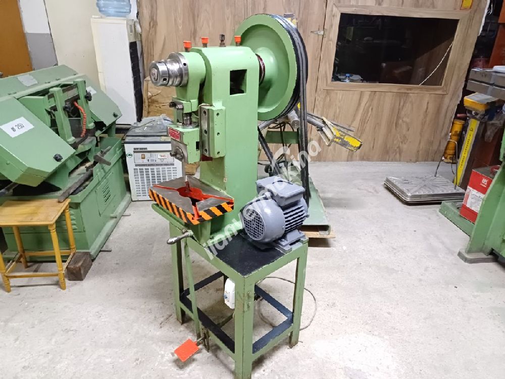 5 TON ARKADAN VOLANTLI EKSANTRİK PRES