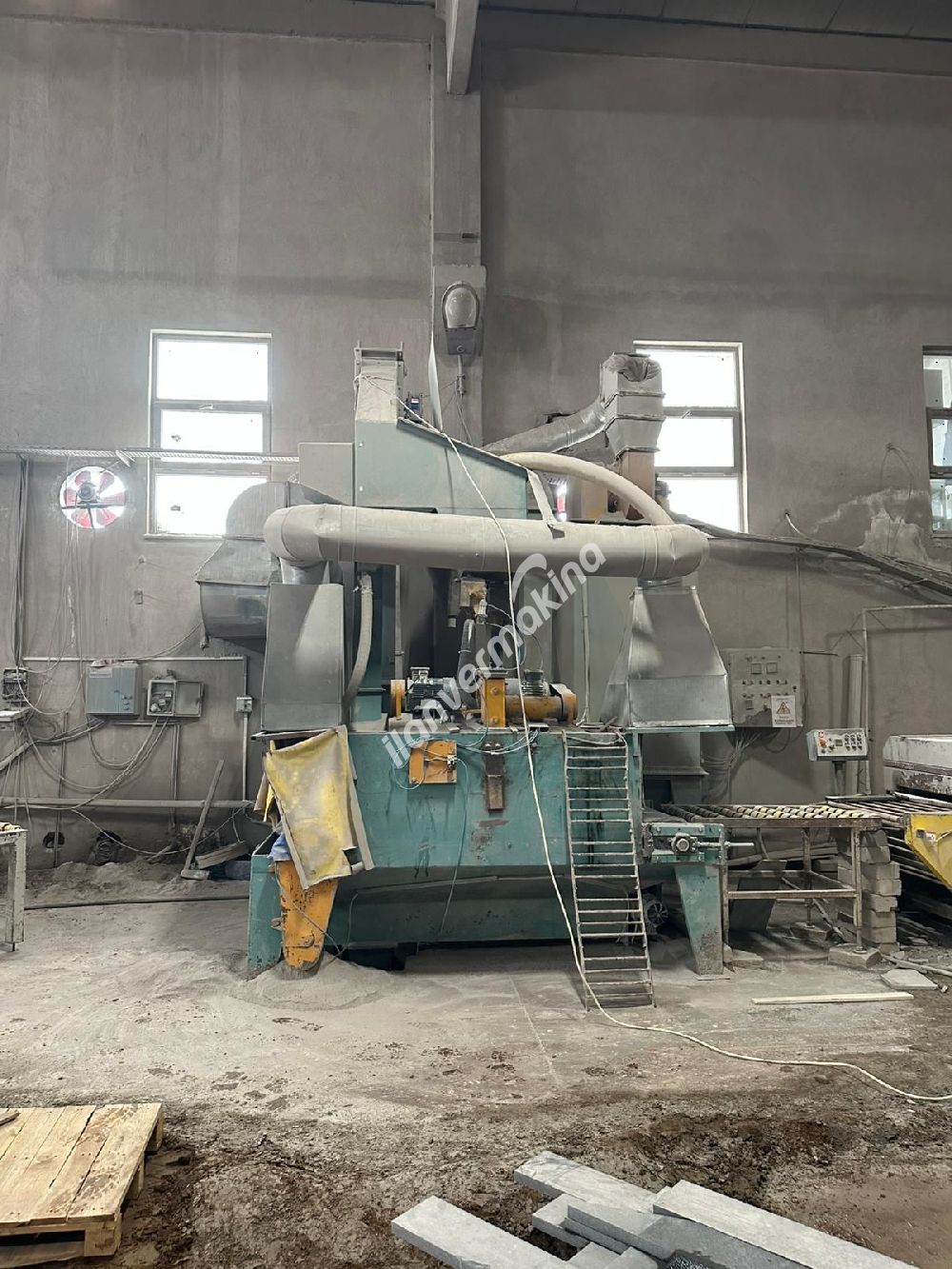 KURULU VE ÇALIŞIR VAZİYETTE MERMER KUMLAMA MAKİNESİ