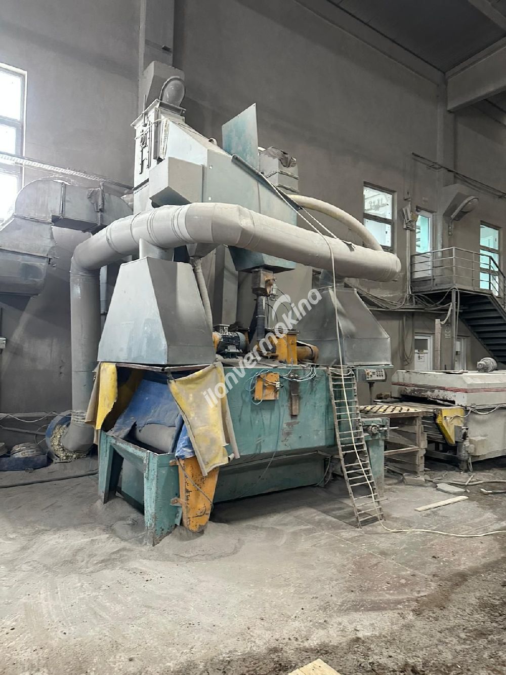 KURULU VE ÇALIŞIR VAZİYETTE MERMER KUMLAMA MAKİNESİ