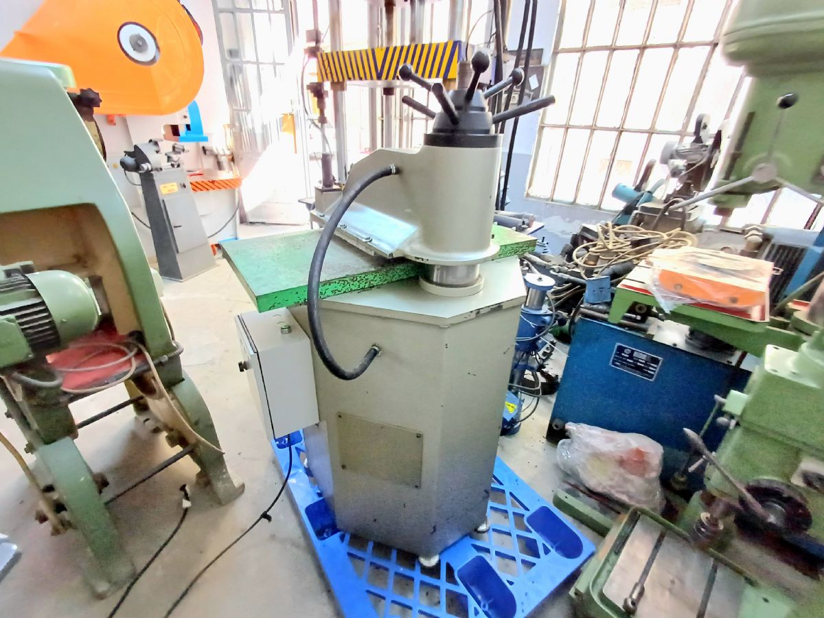 220 VOLT GÜVEN MARKA 15 TON KESİM PRESİ