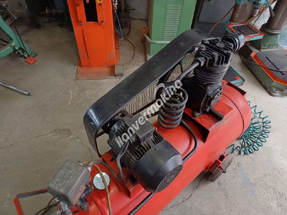 100 LT KOMSAN PİSTONLU KOMPRESÖR