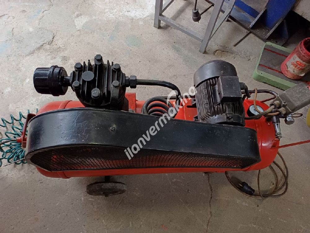 100 LT KOMSAN PİSTONLU KOMPRESÖR