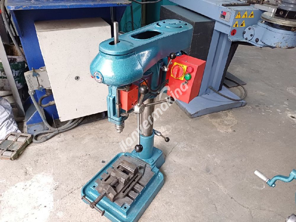 EKÇELİK ÇİFT DEVİRLİ KILAVUZ ÇEKME MATKAP TEZGAHI