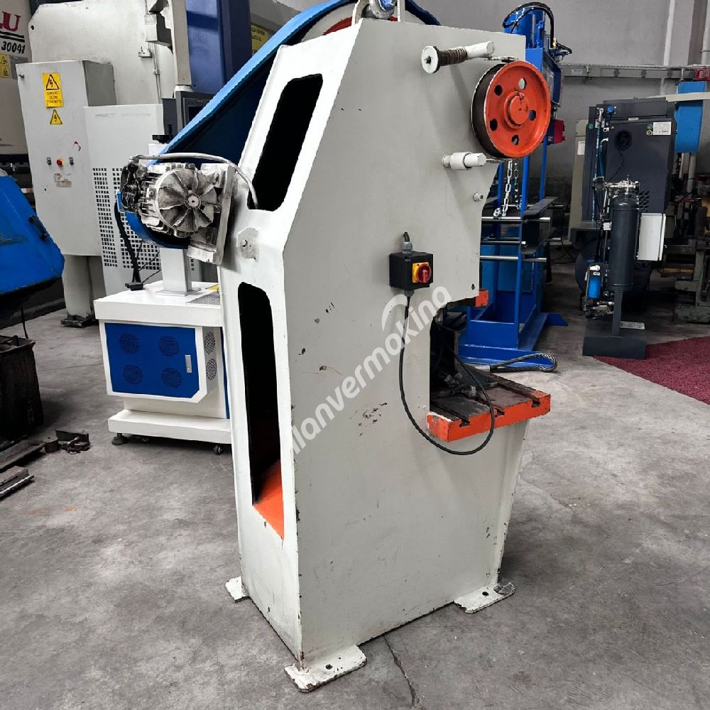 30 TON ÇELİK GÖVDE EKSANTRİK PRES 