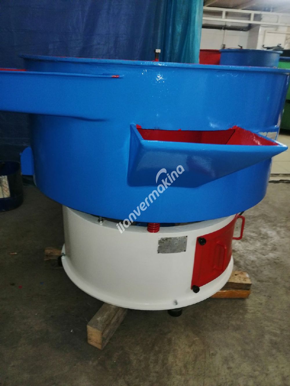 Elekli vibrasyon çapak almaparlatma