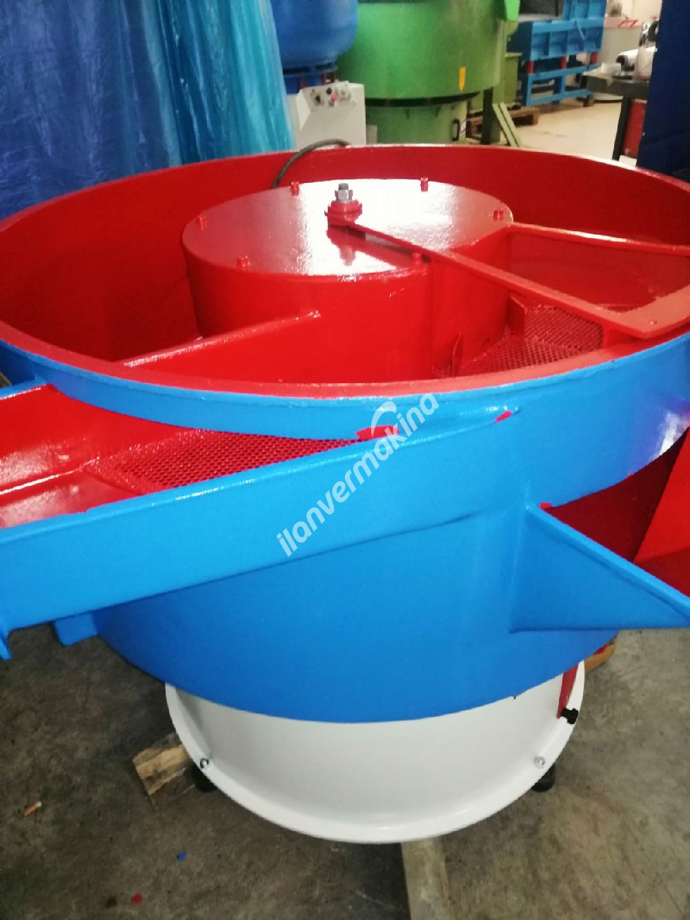 Elekli vibrasyon çapak almaparlatma