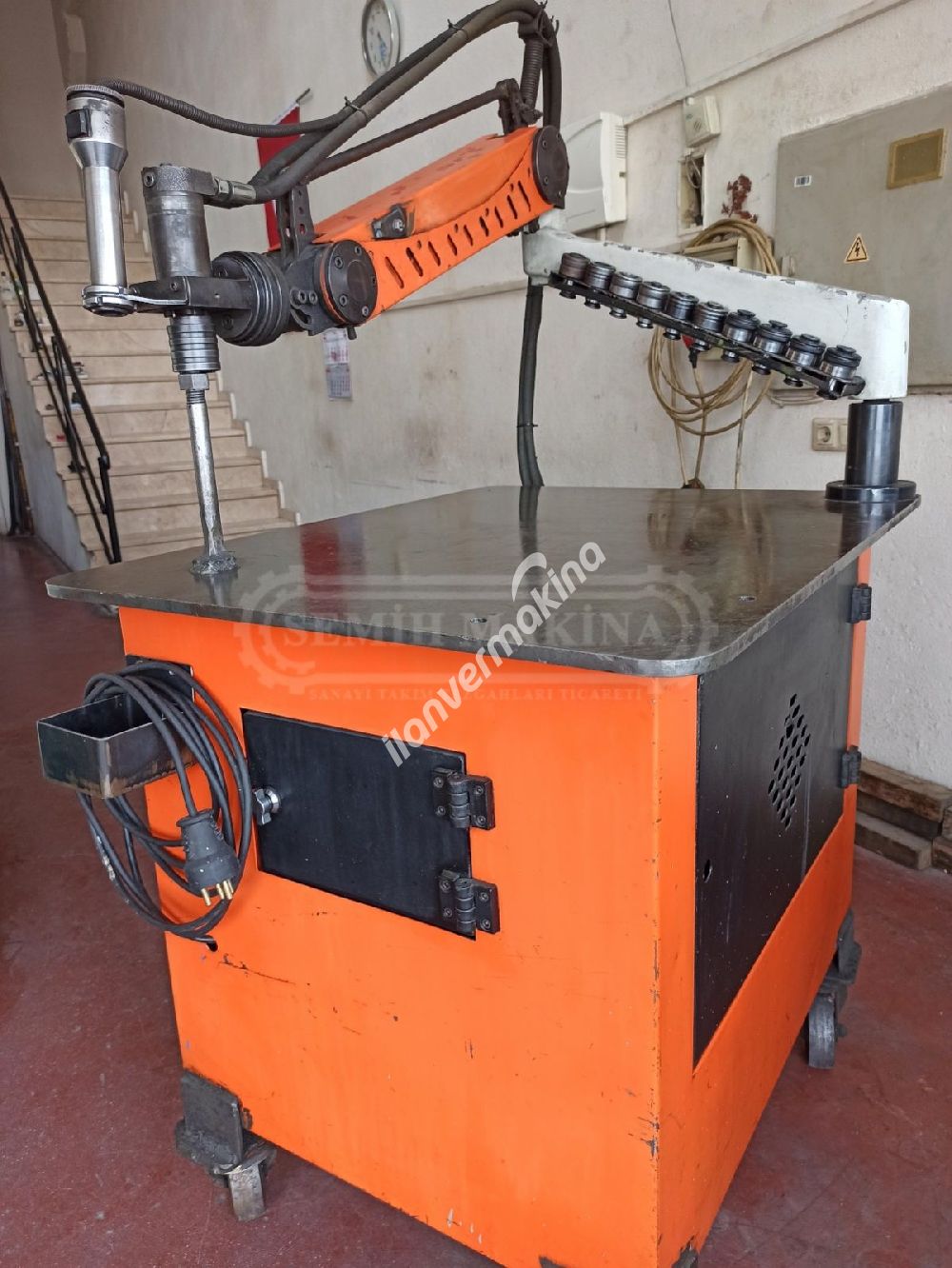 Sıfır Ayarında Akrobat Hidrolik Kılavuz Çekme Makinesi 