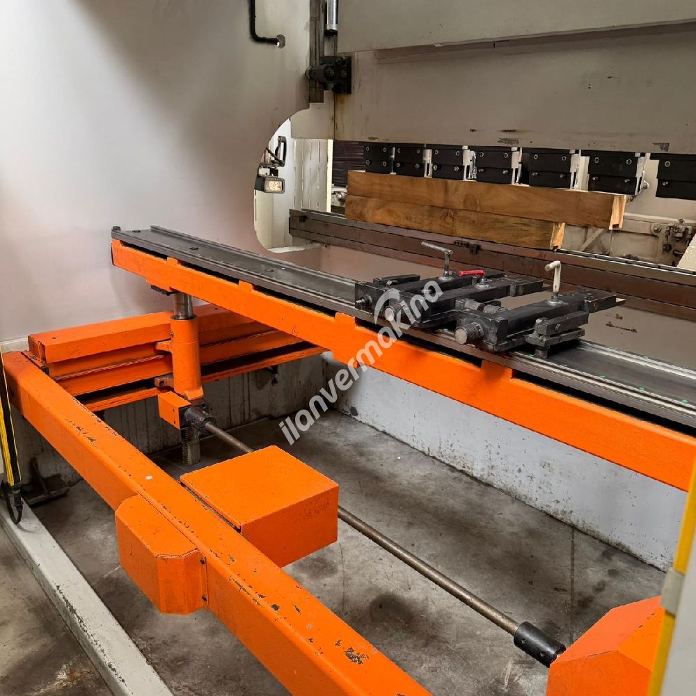 ERMAKSAN MARKA 3 METRE 135 TON 4 EKSEN CNC HİDROLİK ABKANT PRES