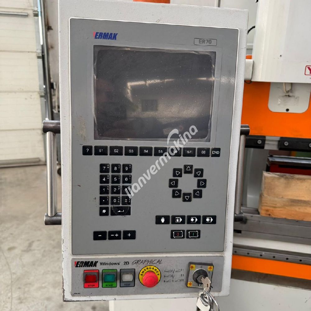 ERMAKSAN MARKA 3 METRE 135 TON 4 EKSEN CNC HİDROLİK ABKANT PRES