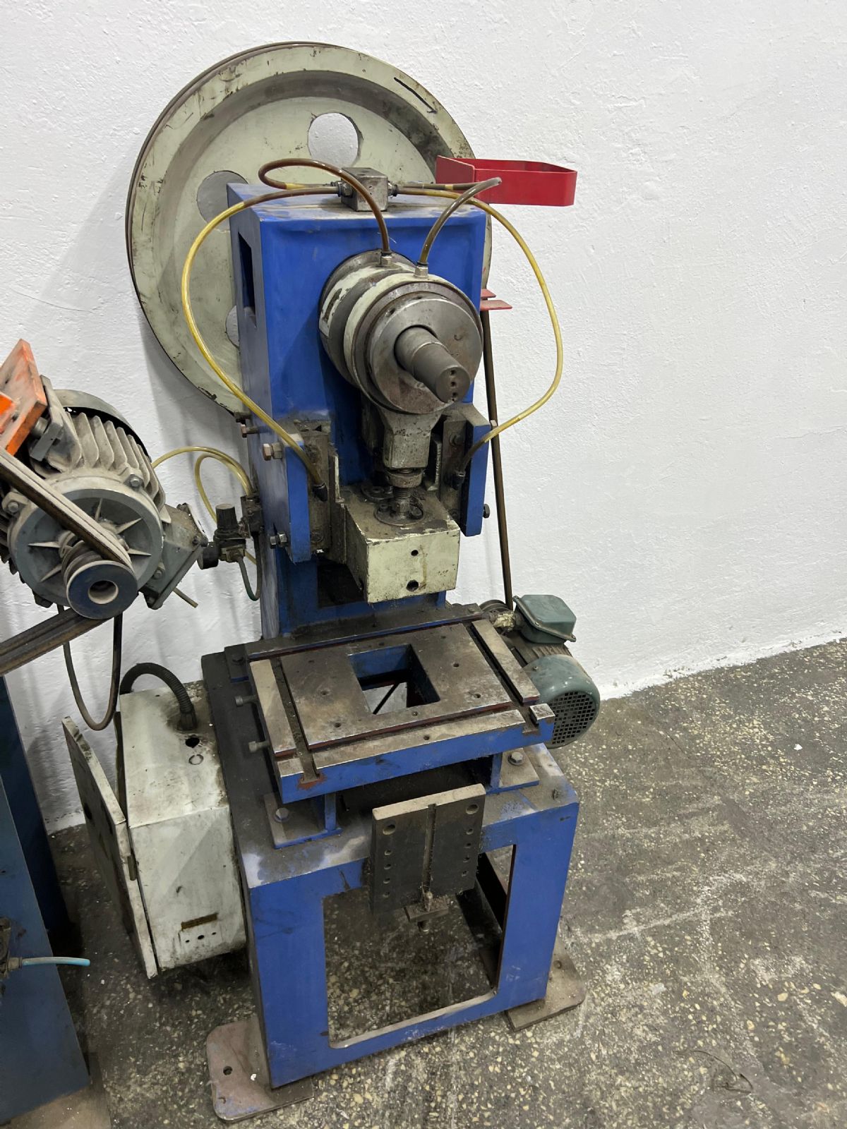5 Ton Arkadan Volantlı Eksantrik Pres
