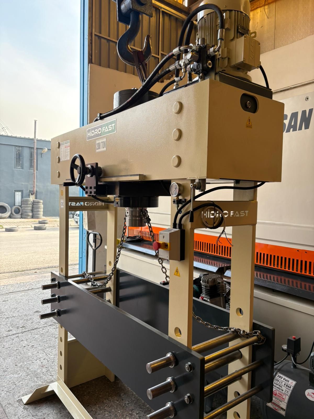 HİDROFAST 200 Ton Motorlu Gezer Kafa Hidrolik Atölye Presi