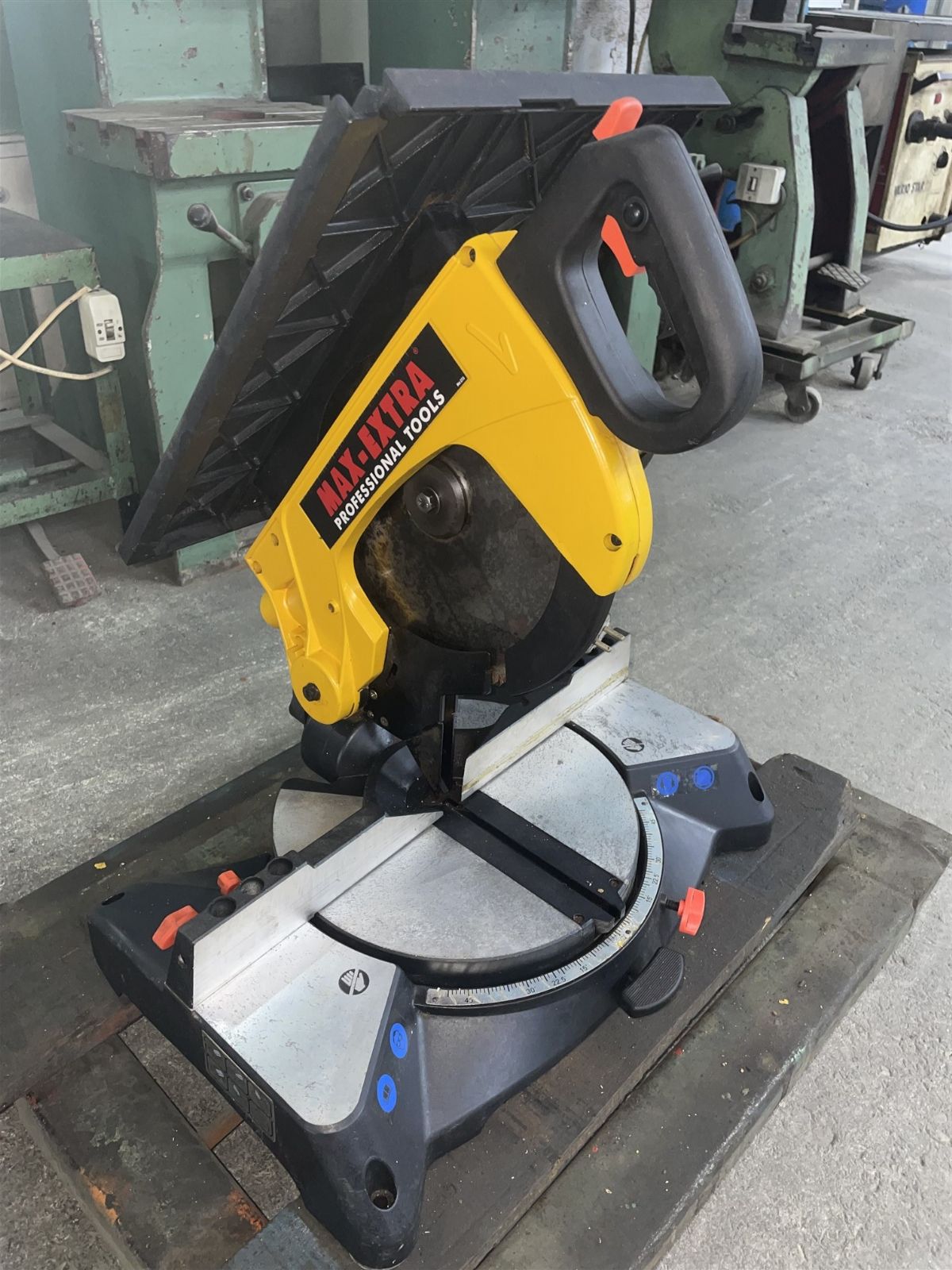 MAX EXTRA GÖNYE KESİM TESTERE 305LİK